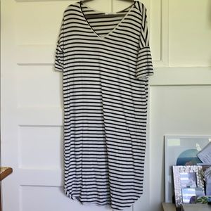 Carly’s Favorite Midi T-Shirt Dress Blk/Wht S/M